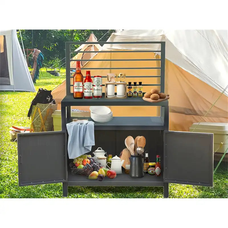 Îlot de cuisine extérieure en aluminium gris avec étagères de rangement et comptoir de qualité alimentaire