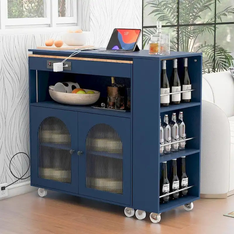 Îlot de cuisine roulant avec table extensible, portes en verre cannelé, casier à vin et prise de courant